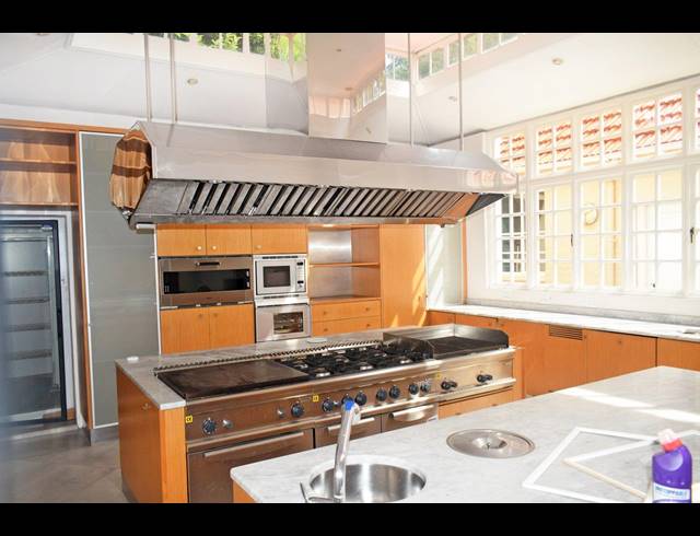 4 BEDROOM HOUSE FOR SALE IN HOUGHTON ESTATE
